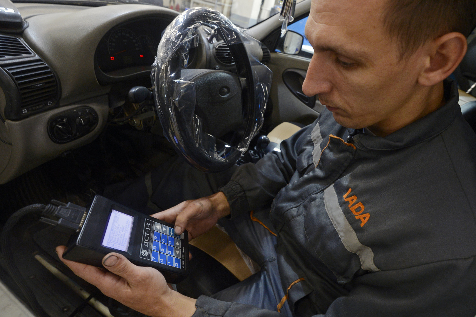 В дилерском центре прошел LADA DAY Service.